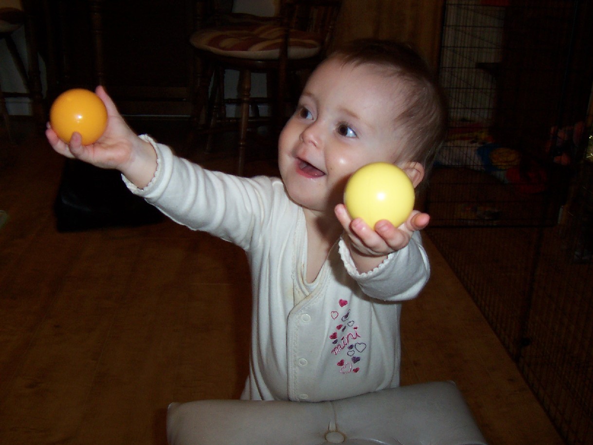 Rocio juggling